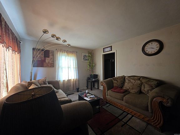 3rd image of 2 Wright Cir