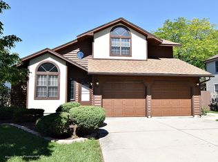 886 Hearthstone Ct, Aurora, IL 60506