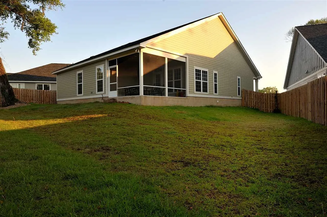3 bed, 1722 sqft, $2,500 — Photo 2