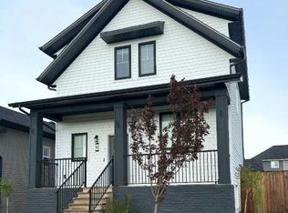 85 W Reynolds Rd, Sylvan Lake, AB T4S0L9