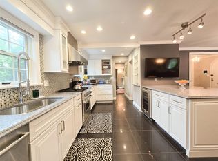 352 Mill Spring Rd, Manhasset, NY 11030