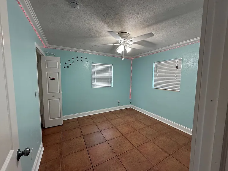 713 S Jenkins Rd — Photo 22