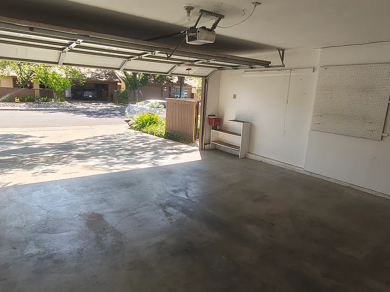 613 Edgebrook Ct — Photo 12
