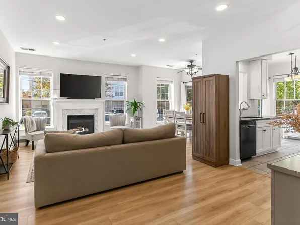 5963 Founders Hill Dr Unit 101, Alexandria, VA 22310