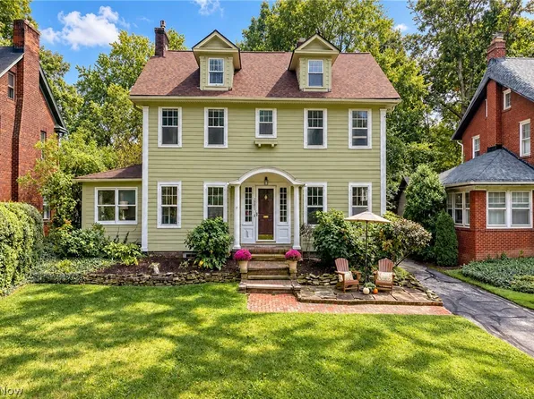 2950 Scarborough Rd, Cleveland Heights, OH 44118