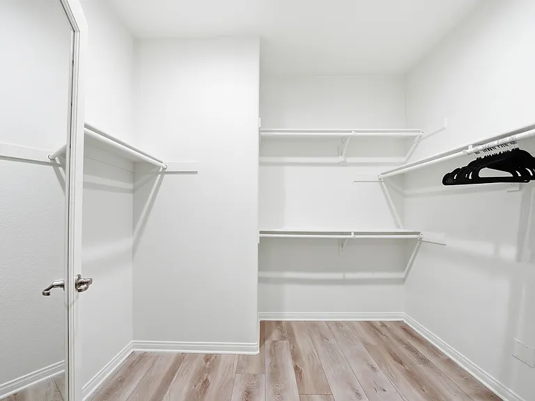 37 Roycroft — Photo 12