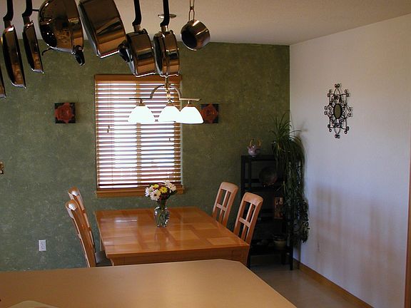Eat-in Kitchen
