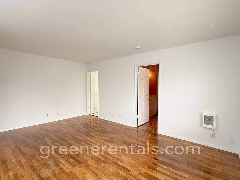 Oly-Adams 726 — Photo 4