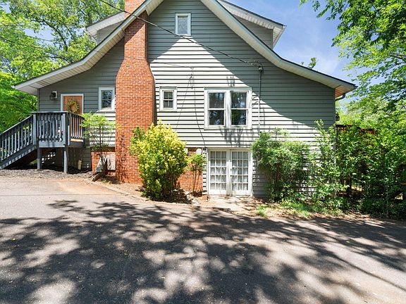 3rd image of 293 Caroline St