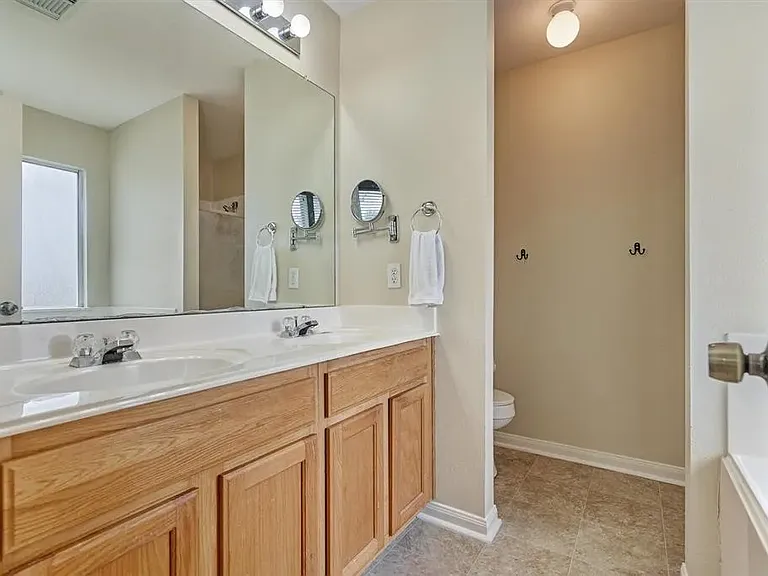 306 Moonwalk St — Photo 7