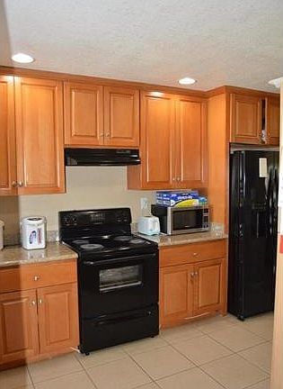 2nd image of 822 Vintage Way