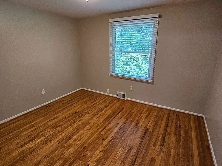 591 E Long Lake Rd — Photo 16