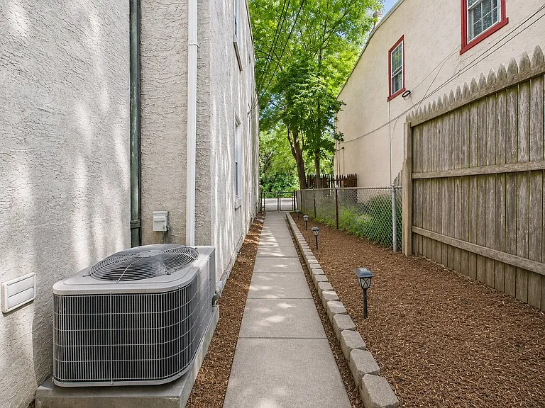 376 Jacob St — Photo 10