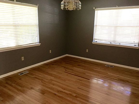 4th image of 1385 Willow Woods Dr