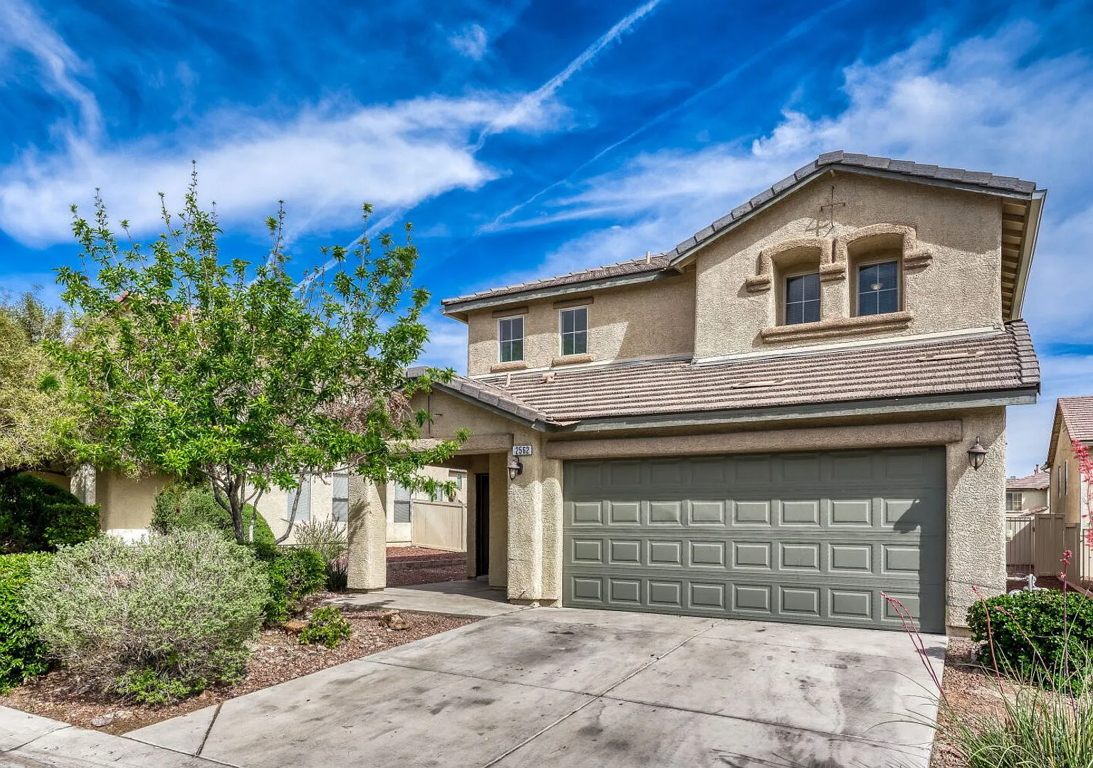 Beautiful 4-Bedroom Henderson Home with Fireplace & 2-Car Garage! — Photo 2