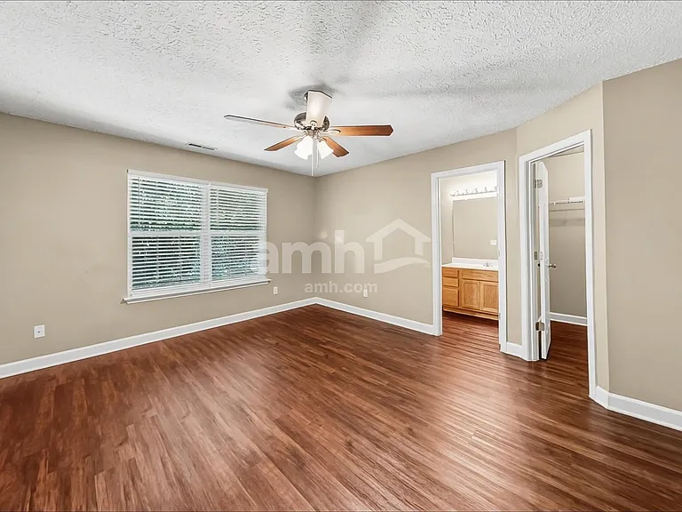 8028 Meadowview Ln — Photo 9
