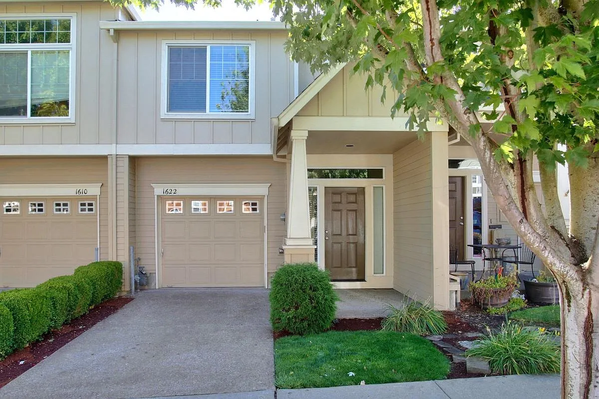 1622 SW San Mateo Ter — Photo 1