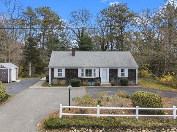 84 Hinckley Cir, Barnstable, MA 02630
