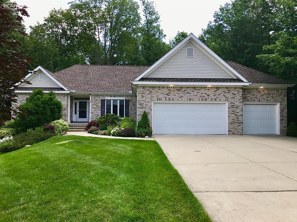 1st image of 3446 Woodridge Dr