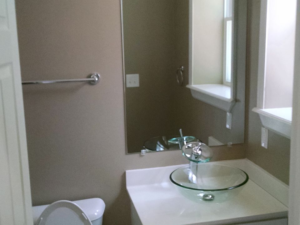 2nd image of 1525 Ruth Ave