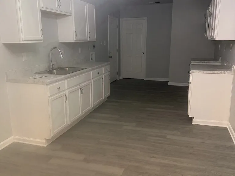 2555 Kimball Ave — Photo 4