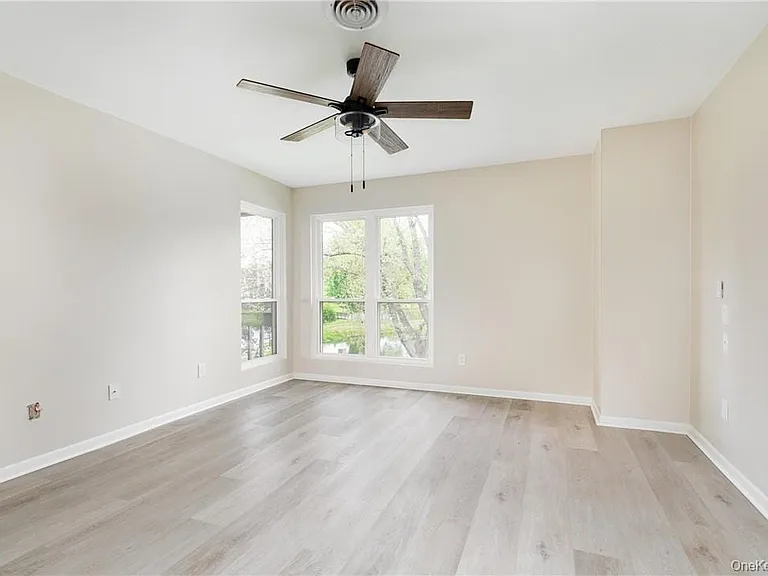 21 Pond Dr W — Photo 22