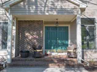 27 Waterford Dr, Montville, NJ 07045