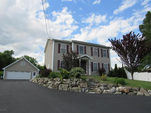 16 Lynn Ave, Queensbury, NY 12804