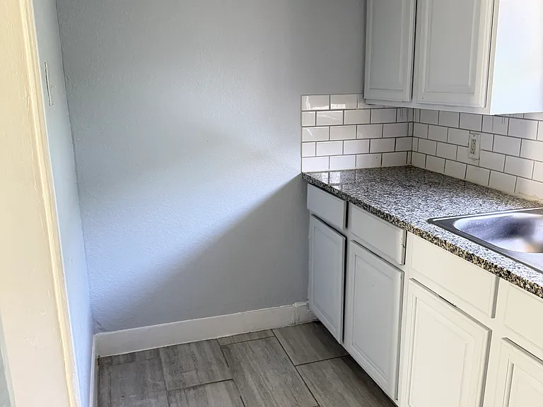 1011 62nd St #B — Photo 6