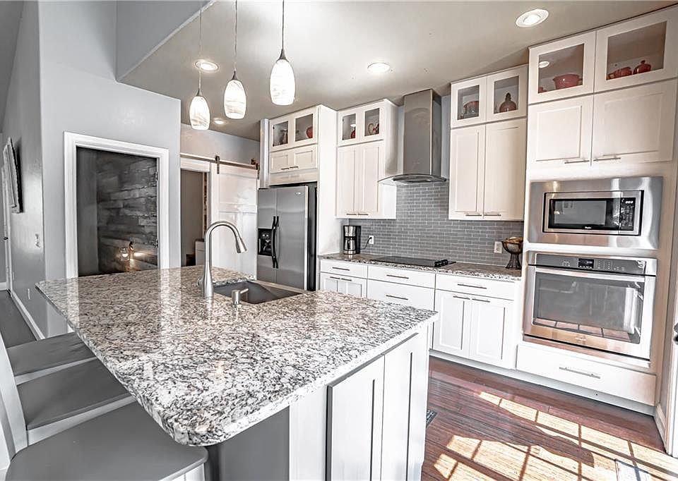 1st image of 37 Sandhurst Dr
