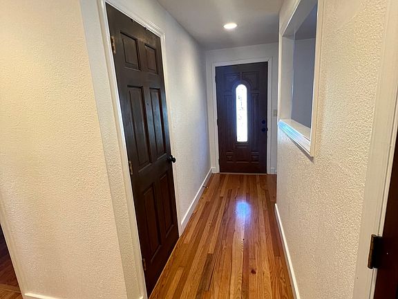 4th image of 2570 Aztec Ave