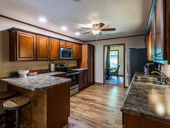 5th image of 2835 Shade Tree Dr