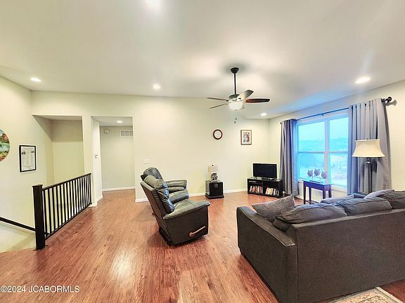 5th image of 2131 Hampshire Dr