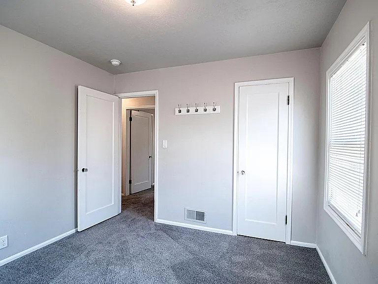 1549 E Westminster Ave — Photo 9