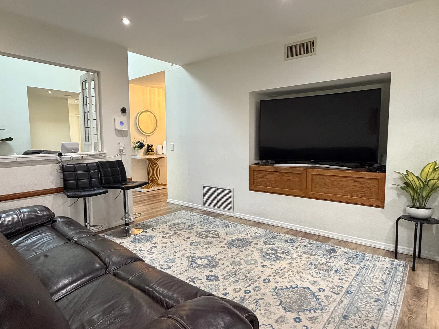 3 bed, 1427 sqft, $3,990 — Photo 3