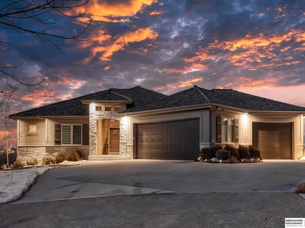 17640 Douglas Cir, Omaha, NE 68118