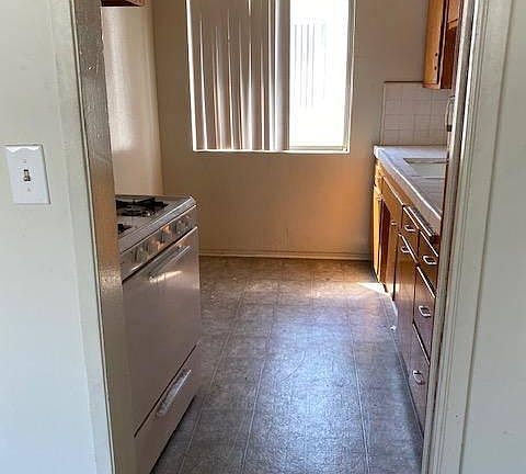 5th image of 2030 S Sherbourne Dr #17