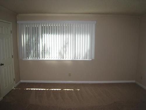 3rd image of 410 Royal Oaks Ct