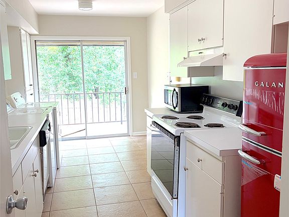 5th image of 7000 Creswell Rd APT 215