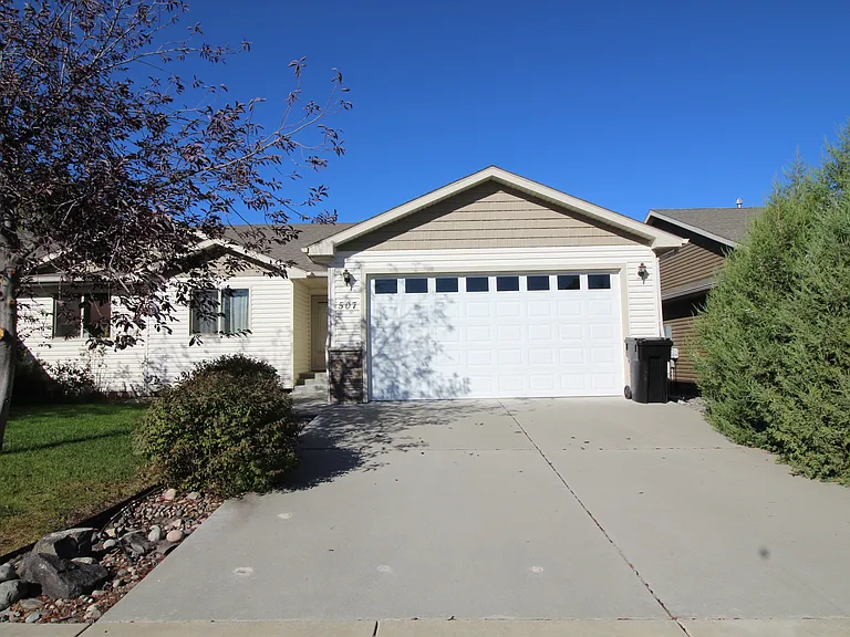 507 Roundhouse Dr — Photo 1