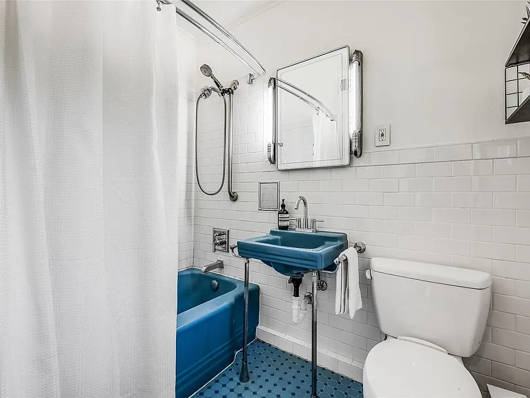 1618 Waterston Ave — Photo 34