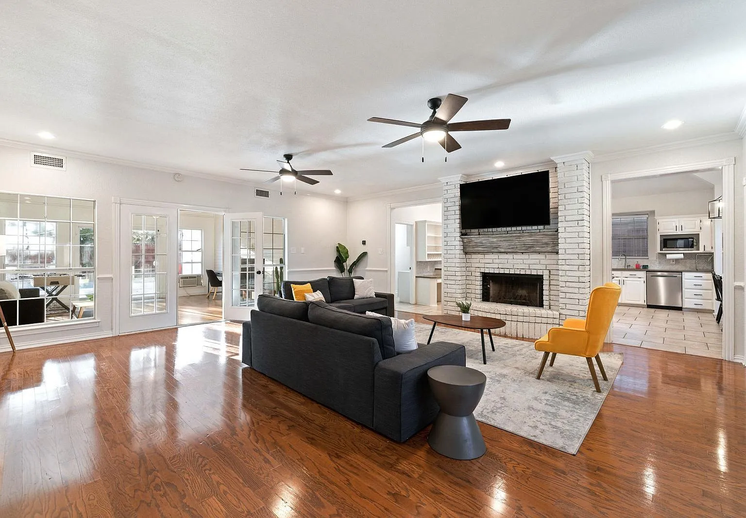5 bed, 3080 sqft, $10,500 — Photo 4