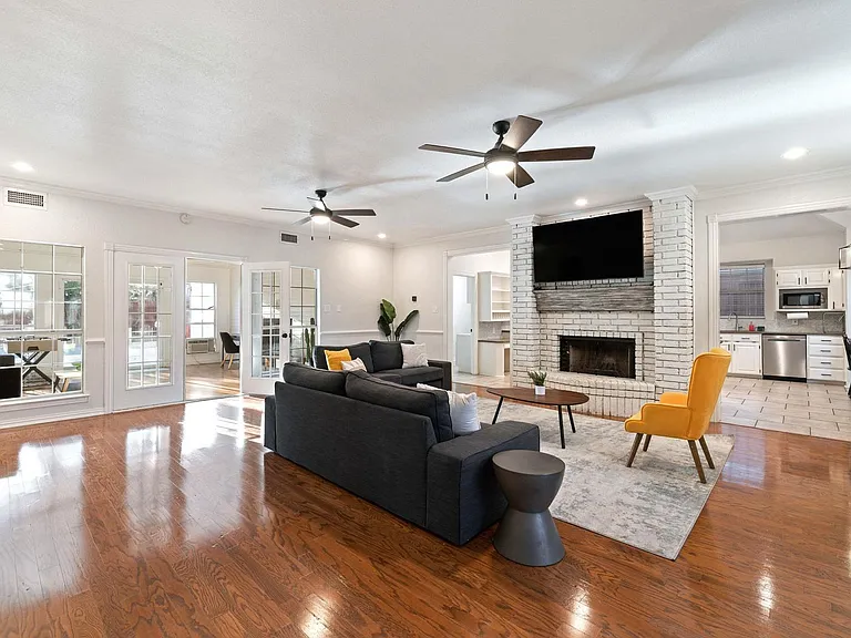 7701 Ridgeway Ct — Photo 4