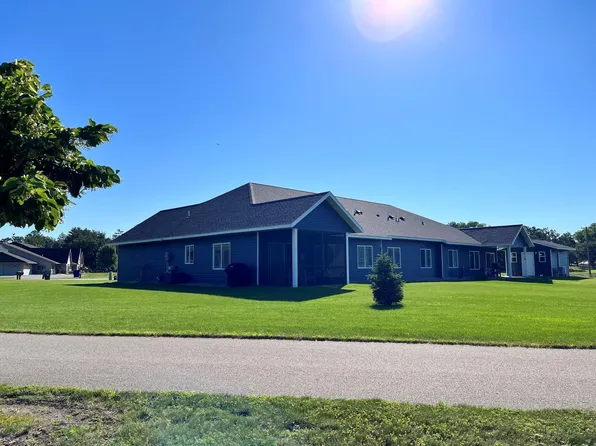863 Cates Estates Dr, Sauk Centre, MN 56378