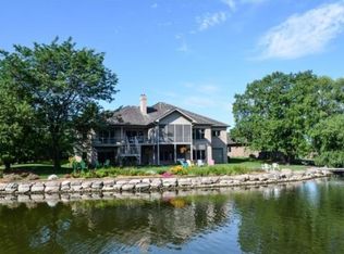 1740 Peninsula Dr, Saint Paul, MN 55112