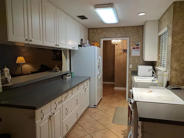 3711 Longchamp Cir — Photo 19