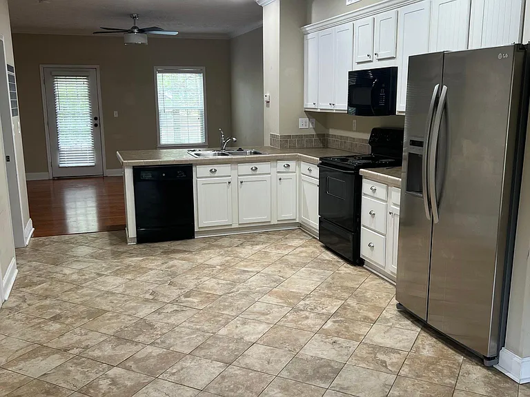 1358 Gatewood Dr — Photo 6