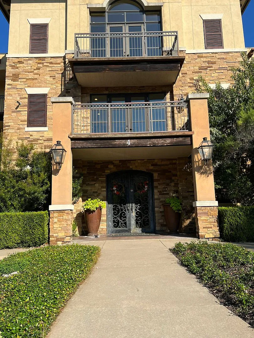 Stunning 2 Bedroom 2 Bathroom Gated Condo located at 422 Chenal Woods in Little Rock, Arkansas — Photo 3
