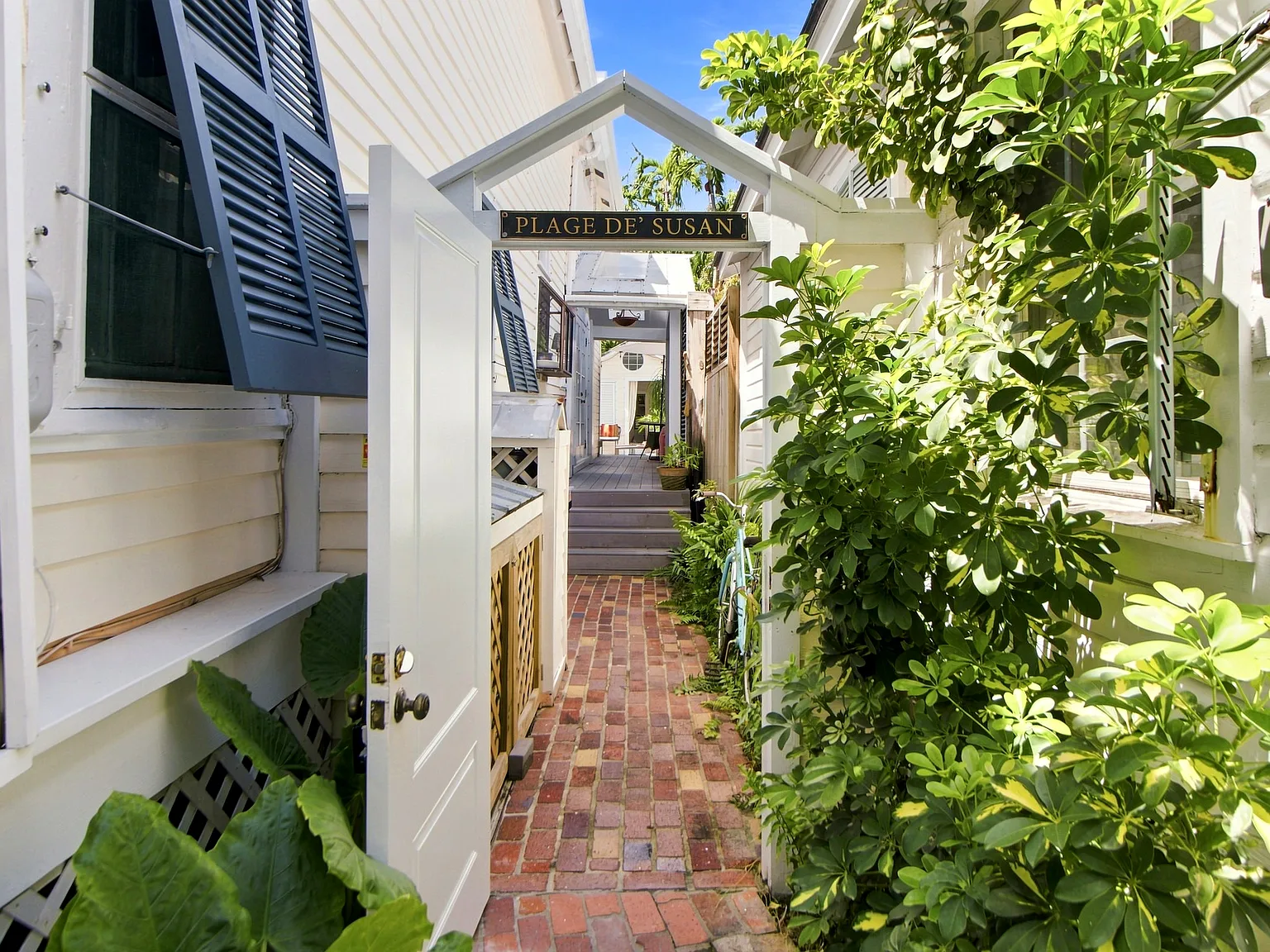 3 bed, 3.5 bath, 1800 sqft, $15,000 — Photo 3