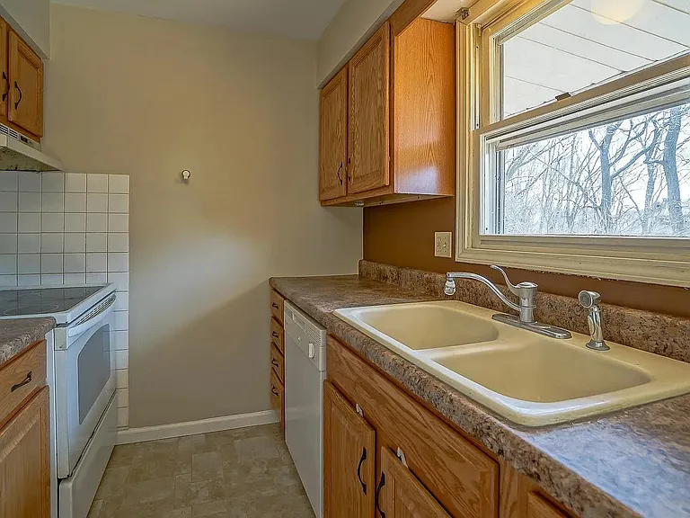 1726-1728 W Blue Spruce Ct #1726 — Photo 6